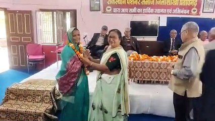 पेंशनर समाज भवन में 80 वर्ष के बुजुर्गों को किया सम्मानित