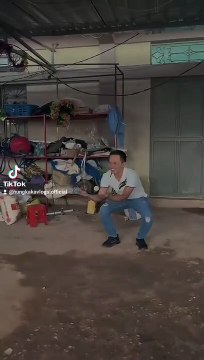 Sau màn khóc lóc chia tay chú Tiến, giờ Lôi Con đã vui trở lại cùng team châu Phi đu trend