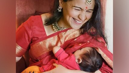 Alia Bhatt बेबी को Breastfeeding कराते हुई Viral, जानें क्या है सच्चाई l Boldsky