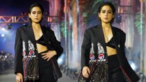 फैशन शो के दौरान सारा अली खान ने रैंप पर चलाया जादू, ब्लैक ऑउटफिट में दिखी बला की खूबसूरत