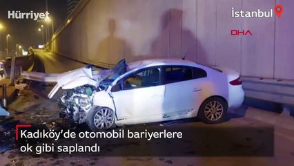 Kadıköy’de otomobil bariyerlere ok gibi saplandı