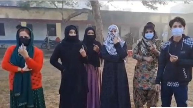 अररिया: शहर के 78 मतदान केंद्रों पर मतदान की प्रक्रिया जारी, मतदाताओं में उत्साह का माहौल