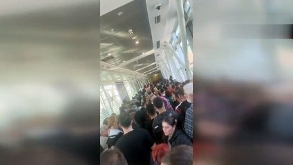 Türkiye’den ucuz iPhone izdihamı: O anlar saniye saniye kamerada