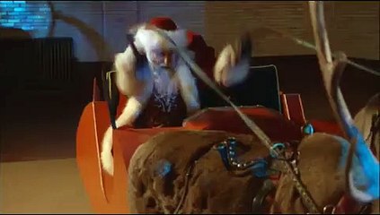 Le costume du Père Noël Bande-annonce (EN)
