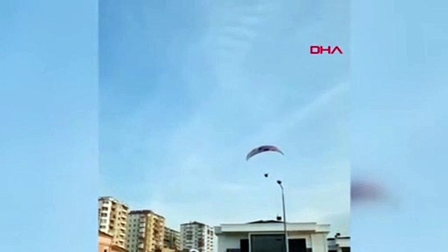 Paraşütçü metrelerce yükseklikten yere çakıldı! O anlar kamerada