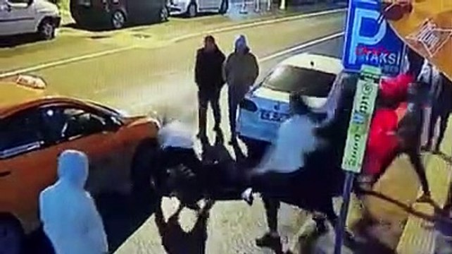 Piiz grubunun bateristine yumruklu saldırı