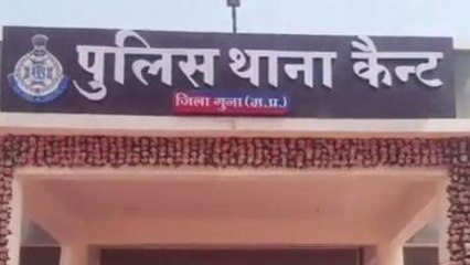 गुना: तीन युवको ने मिलकर सब्जी विक्रेता युवक को लाठी डंडो से पीटा, घायल अस्पताल मे भर्ती