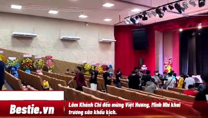 Lâm Khánh Chi đến mừng Việt Hương, Minh Nhí khai trương sân khấu kịch.