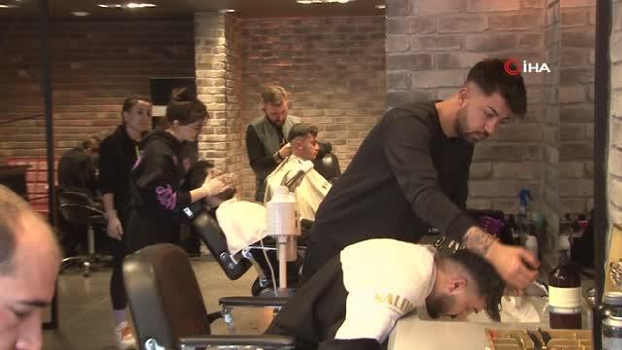 Saç tasarımcısı Yılmaz: "Bere takıldığında kuru saçlar daha fazla yağlandığı için protein ve nem bakımı yapılması gerekiyor"