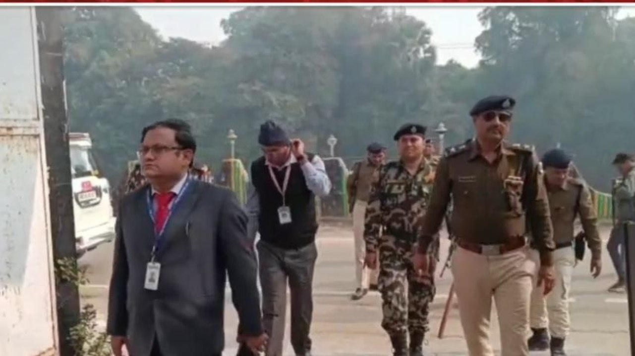 भोजपुर: डीएम एसपी ने मतदान केंद्र का लिया जायजा...