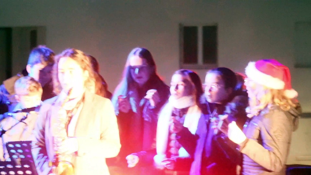 MVI_6532 2022-12-17 faites des lumières Saint Maixent l'ecole