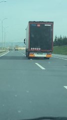 OTOYOLDA TEHLİKELİ HAREKETLER YAPAN TIR'IN ŞOFÖRÜ ALKOLLÜ ÇIKTI