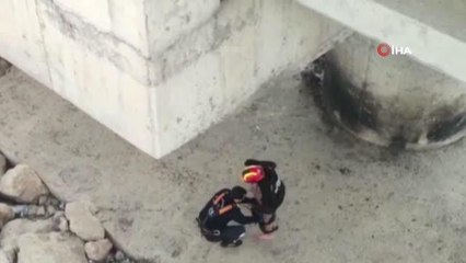 Batman Çayı'na kediyi kurtarmaya gitti, kendisi de mahsur kaldı