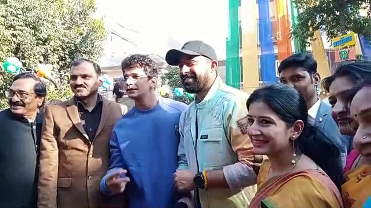 मस्ती के मूड में एमटीवी रोडीज फेम अभिनेता रणविज...