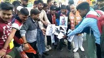 शिवसैनिकों ने पठान फिल्म को लेकर किया विरोध प्रदर्शन