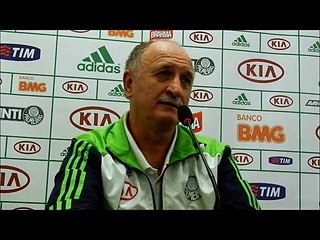 Felipão sorri com obstáculos e fica bravo com repórter