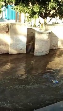 घरों में अंदर नलों से पानी का हो रहा था इंतजार बाहर बह रहा था दरिया