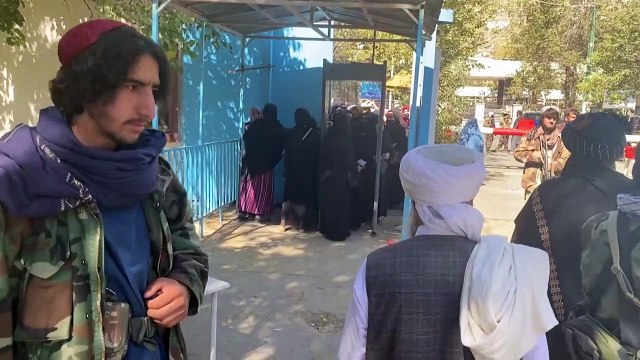 Los talibanes prohíben a las mujeres acceder a la universidad en Afganistán