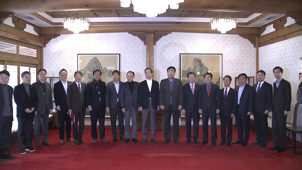 당정 "임금·근로시간 개선 법안 신속 마련...초등 늘봄학교 추진" / YTN