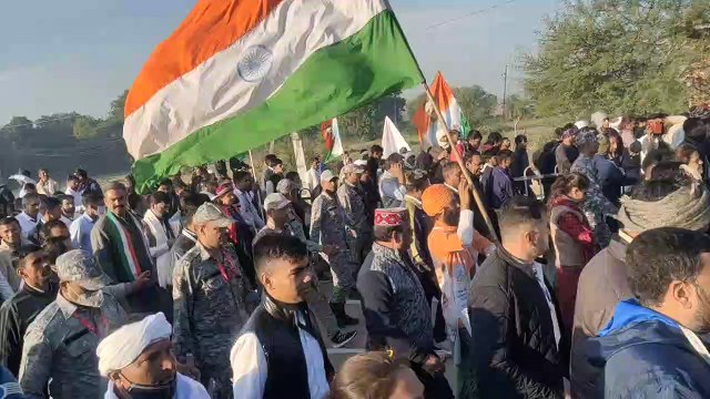 सात दिन से धरने पर बैठे हैं एबीवीपी कार्यकर्ता