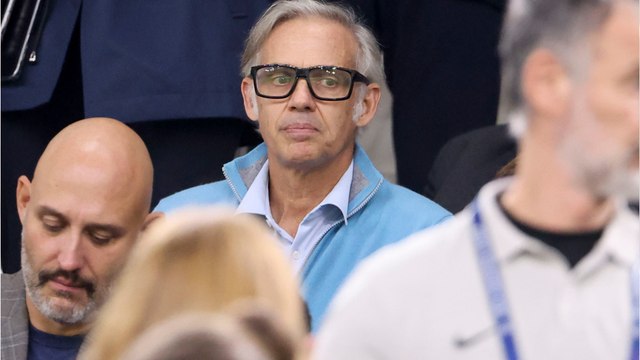 Voici - Coupe du monde : Paul Belmondo partage une photo de son père Jean-Paul Belmondo avec une légende de l’Équipe de France