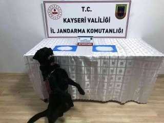 Aracın torpido gözünden uyuşturucu çıktı
