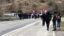 Stacheldrahtsperren und geschlossene Grenzübergänge zwischen Serbien und Kosovo