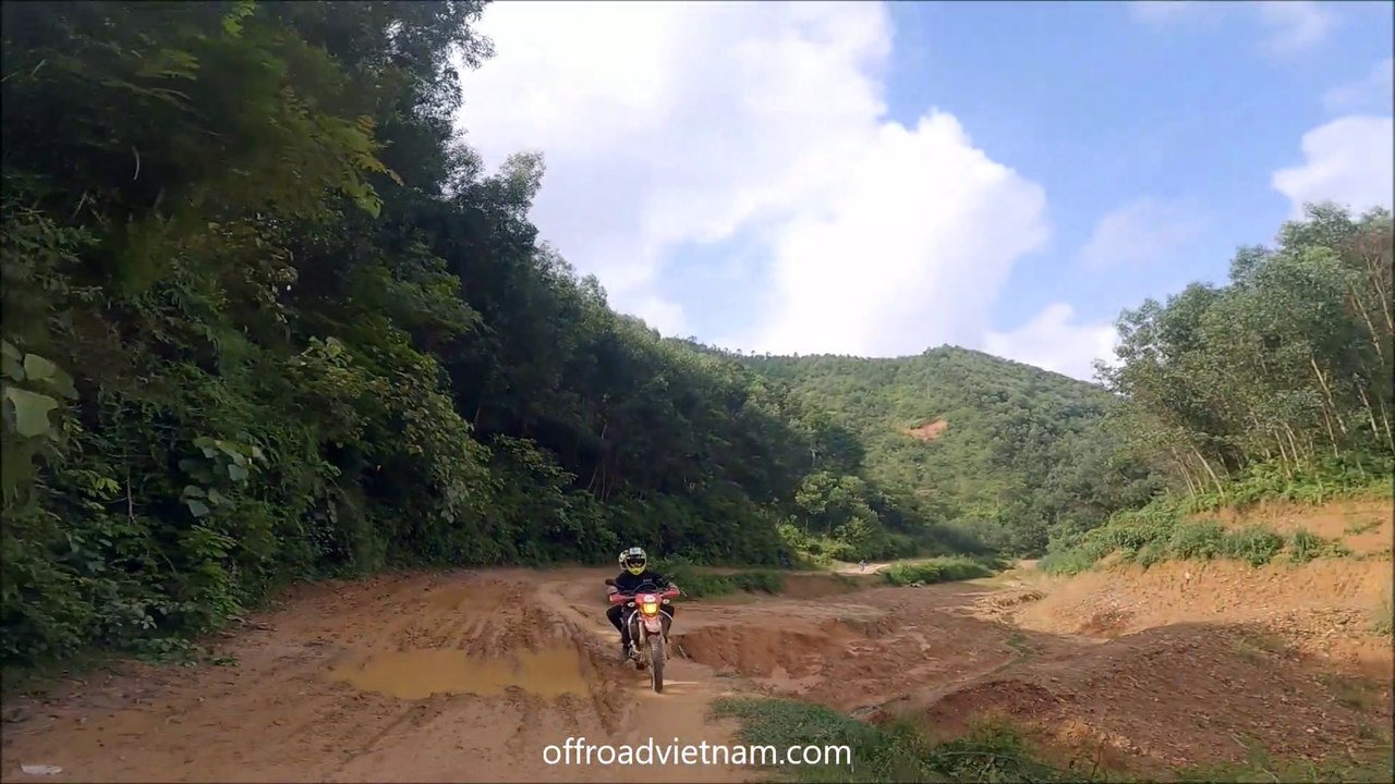 Vietnam Motorbike Tour Off-road, Special Admire For The Passenger | VietnamMotorbikeRental.Com