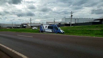 Módulo da GM cai em canteiro central após estouro de pneu na BR-467