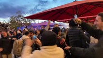 Les supporters français après le doublé de Mbappé, place de la Victoire à Bordeaux