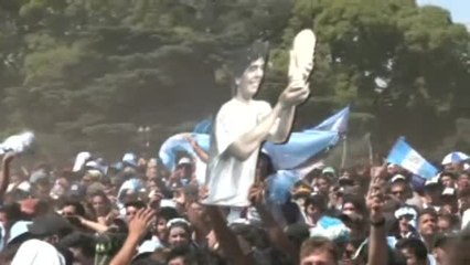 Descargar video: Buenos Aires celebra el triunfo en el Mundial con una fiesta histórica en las calles