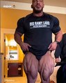 بيج رامي يستعرض عضلاته قبل ساعات من نهائي مستر أولمبيا