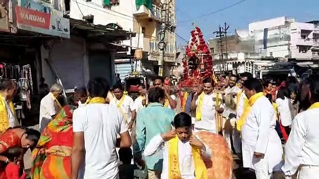 शोभायात्रा में उमड़ा भक्ति का ज्वार