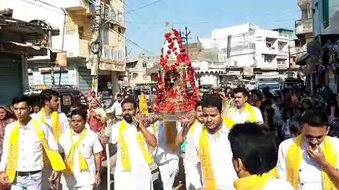 शोभायात्रा में उमड़ा भक्ति का ज्वार