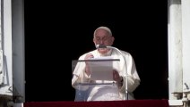Papa revela que assinou carta de renúncia para o caso de problemas de saúde