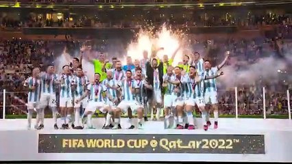 Lionel Messi & Argentina are Crowned World Cup Champions at Qatar 2022   리오넬 메시와 아르헨티나가 2022년 카타르에서 월드컵 챔피언으로 선정되었습니다.