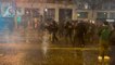 VÍDEO: Torcedores franceses entram em confronto com a polícia em Paris