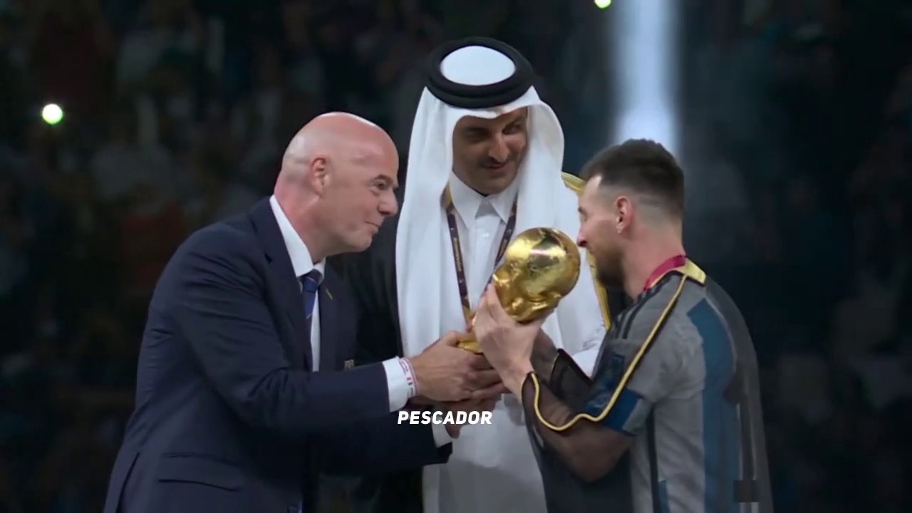 Messi Lift World Cup 2022 Trophy in a Historical Moment HD