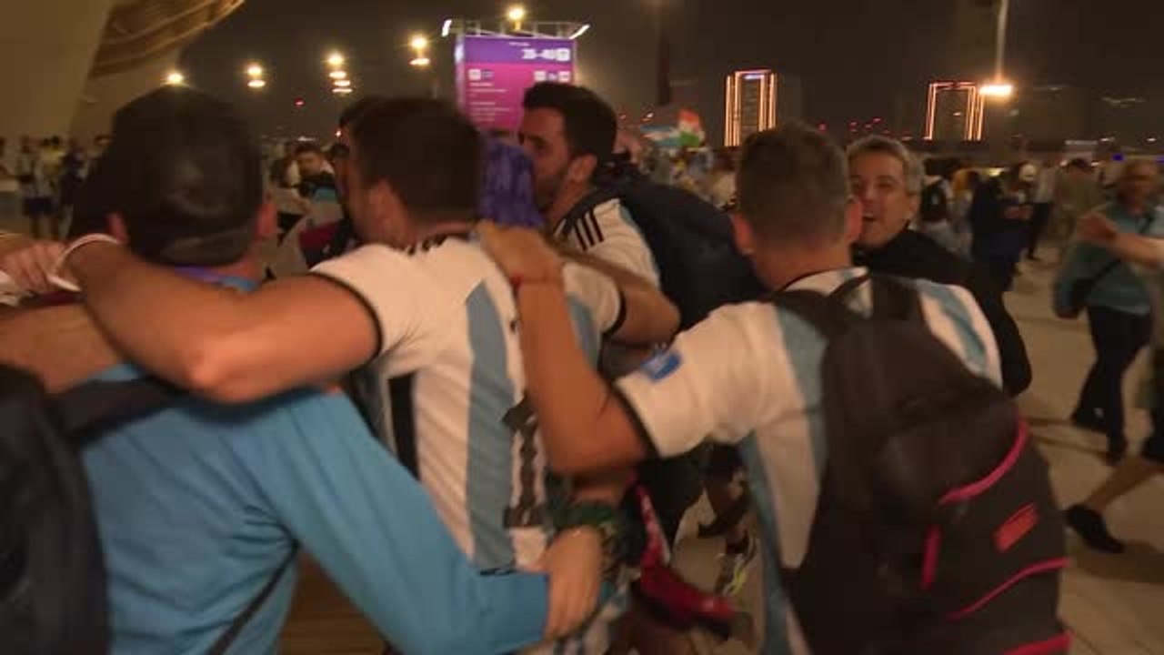 Finale - Les fans Argentins aux anges félicitent Messi “le meilleur de tous les temps”