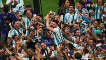 Terobos Lapangan, Ibunda Messi Histeris Peluk Sang Putra