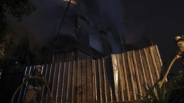 4 yıl önce 2 kişinin öldüğü metruk bina yine yandı