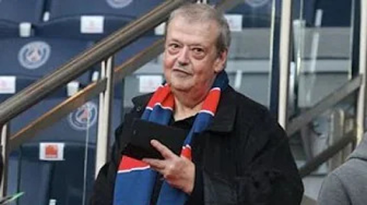 Guy Carlier a pesé jusqu'à 251 kilos. Ayant perdu 160 kilos, il sourit aux caméras, suscitant l'in