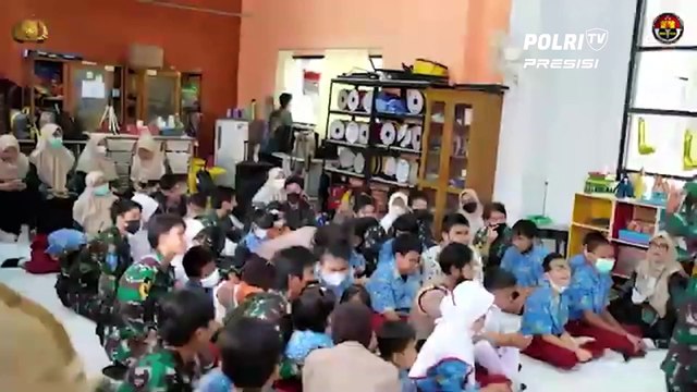 Siswa Integrasi TNI - Polri Laksanakan Baksos Humas Polres Ciamis