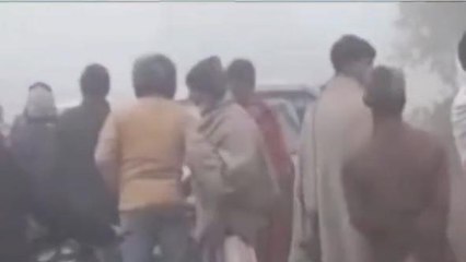 मुजफ्फरनगर: घने कोहरे के कारण अनियंत्रित डीसीएम ने कार में मारी टक्कर, कई लोगों को चोटें