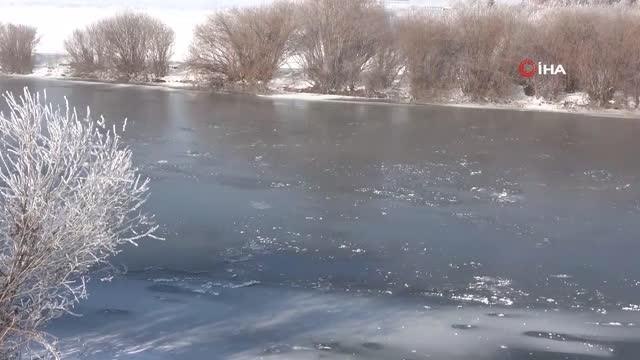 Göle'de hava sıcaklığı gece saatlerinde eksi 14,1 dereceye kadar düştü