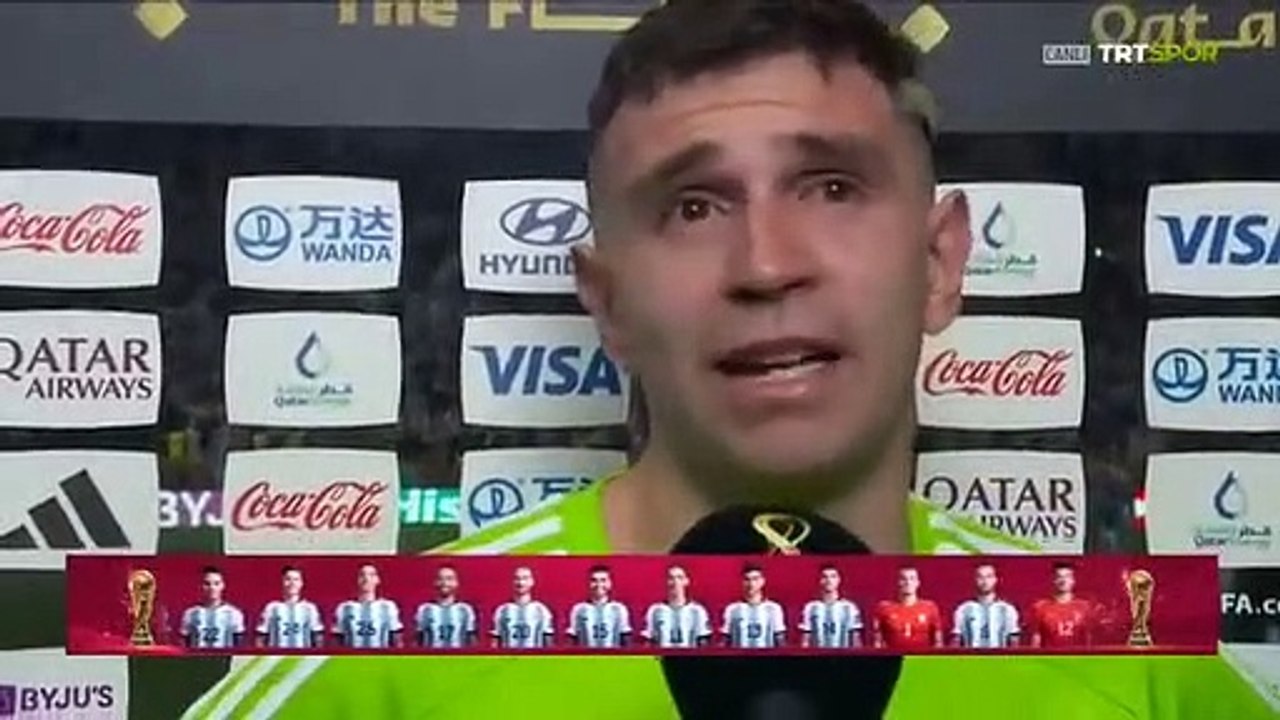 Arjantinli futbolcunun ağlayarak yaptığı konuşmayı, ağlayarak tercüme eden TRT tercümanı gündem oldu