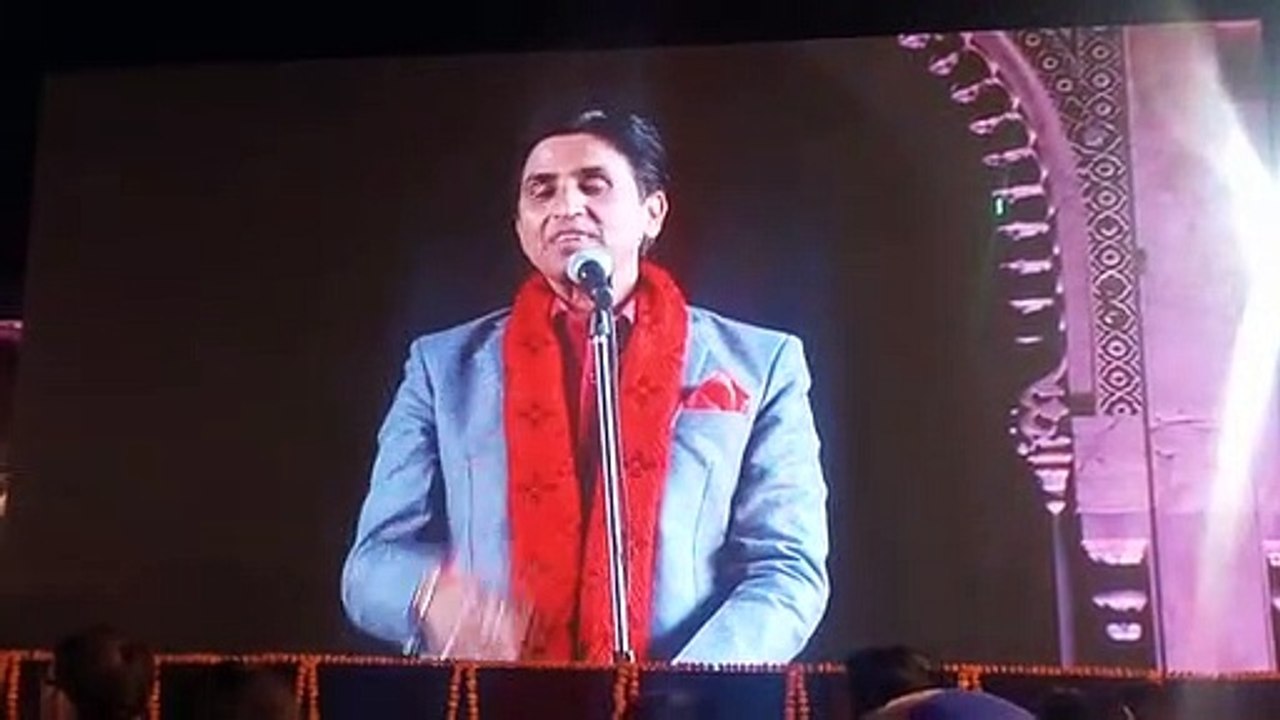 कुमार विश्वास की कविताओं से गूंजा अल्बर्ट हॉल: 'जब राजा अंधा हो जाए, सेवा धंधा हो जाए तो...'