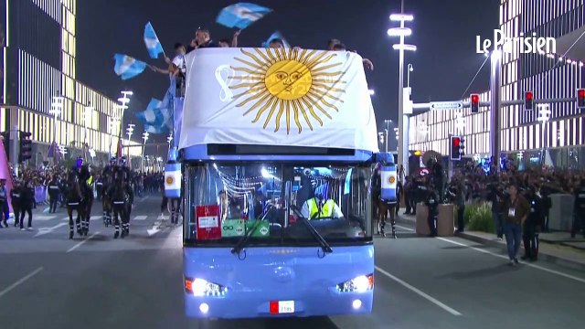 La parade triomphale des Argentins à Doha, après leur victoire en Coupe du monde