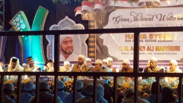 SHOLAWAT AKBAR BERSAMA HABIB SYECH BIN ABDUL QODIR ASSEGAF