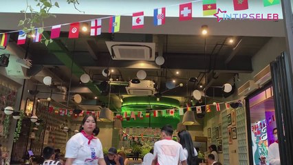 Intip Pegawai Karen's Diner Mencak-mencak